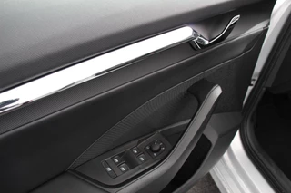 Škoda Octavia Skoda Octavia Combi 1.0 e-TSI 110pk MHEV DSG Style | Navigatie | Apple Carplay/Android Auto | Parkeersensor achter | Camera | Adaptive Cruise Control | Stoelverwarming | Ledverlichting | Climate Control - afbeelding nr 13
