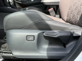 Toyota Yaris Toyota Yaris 1.5 Hyb. Executive PDC Navi 10 Jaar Garantie! - afbeelding nr 16