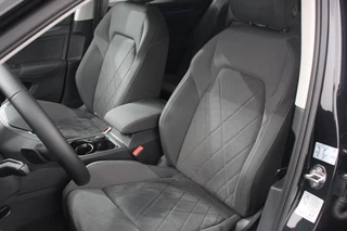 Volkswagen Golf Volkswagen Golf 1.5 eTSI 150pk Style | Sfeer verlichting | Navigatie | Climate control | Camera | Adaptive Cruise control | Led | Parkeer sensoren | Lichtmetalen Velgen - afbeelding nr 11
