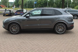 Porsche Cayenne Porsche Cayenne 3.0 E-Hybrid / Trekhaak / Panoramadak / 360Camera / Head-up / 21'' / Keyless / Bose / Sportchrono / Softclose / Stuurverwarming / Leder / Cruise Control - afbeelding nr 7
