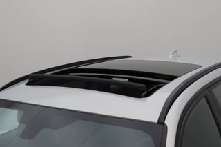 BMW 3 Serie Leer, Panoramadak, Cruise, Navigatie, Verwarmde Stoelen, Trekhaak, 18'' - afbeelding nr 32