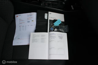 Toyota C-HR Toyota C-HR 1.8 Hybrid Dynamic 1e Eigenaar NL Auto | Parkeersensoren | Full Led. - afbeelding nr 22