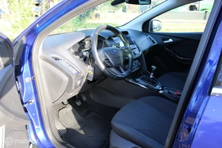 Ford Focus Focus Wagon 1.5 Titanium. 180pk motor, Pdc, Parkeer assistent, Clima, Navi full map, Keyless entry, Getinde ramen achter, Voorruit verwarmt. - afbeelding nr 11