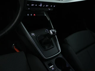 Audi A3 Audi A3 Sportback 30 TFSI Business edition Virtual Cockpit | CarPlay | LED - afbeelding nr 15