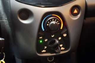 Toyota Aygo Toyota Aygo 1.0 VTT-I X-PLAY/ AIRCO - afbeelding nr 9
