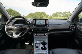 Hyundai Kona Hyundai Kona EV Premium 64 kWh Warmtepomp | Surf Blue | Leder/Stoelverwarming-koeling/LED/Carplay/Complete auto! - afbeelding nr 18