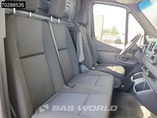 Mercedes-Benz Sprinter Mercedes Sprinter 317 CDI Automaat L2H2 3500KG Trekhaak Airco Camera MBUX CarPlay Euro6 L2 12m3 Airco Trekhaak - afbeelding nr 12