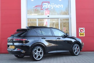 Alfa Romeo Tonale Alfa Romeo Tonale 1.5T 160PK HYbrid VELOCE | PANORAMISCH SCHUIF / KANTELDAK | LEDEREN BEKLEDING | VOORSTOELEN / STUUR VERWARMD | VOORSTOELEN GEVENTILEERD | VOORSTOELEN ELEKTRISCH VERSTELBAAR | DRAADLOOS APPLE CARPLAY / ANDROID AUTO | 360° CAMERA | AUTOMATISCH DIMMENDE BUITENSPIEGELS | 20