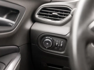Opel Grandland X Opel Grandland X 1.2 Turbo Business Executive (APPLE CARPLAY, GROOT NAVI, CLIMATE, LEDER, TREKHAAK, SPORTSTOELEN, GETINT GLAS, ELEK ACHTERKLEP, LANE ASSIST, NIEUWE APK, NIEUWSTAAT) - afbeelding nr 23