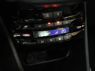 Peugeot 2008 Peugeot 2008 1.2 PureTech Allure [NAVIGATIE, APPLE CARPLAY, ANDROID, CLIMATE CONTROL, PARKEERSENSOR, CRUISE CONTROL, NIEUWSTAAT] - afbeelding nr 17