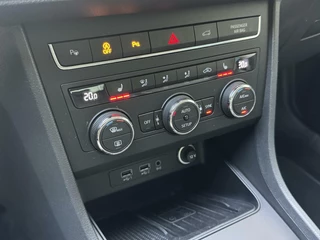 SEAT Ateca Seat Ateca 1.0 EcoTSI Limited Edition Volleer | Stoelverwarming | Apple CarPlay | Navigatiesysteem | Elektrisch bedienbare achterklep | Lichtmetalen velgen | Draadloze telefoonlader | Lane assist & Blind Spot detectie | Parkeersensoren voor en achter - afbeelding nr 28