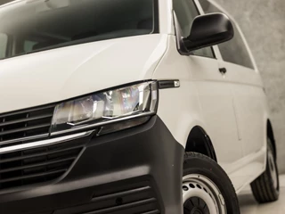 Volkswagen Transporter Volkswagen Transporter Kombi 2.0 TDI L1H1 Comfortline 9 Persoons (APPLE CARPLAY, TREKHAAK, PARKEERSENSOREN, GETINT GLAS, ELEK RAMEN, NIEUWE APK, NIEUWSTAAT) - afbeelding nr 16