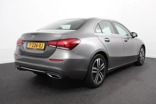 Mercedes-Benz A-Klasse Mercedes-Benz A-klasse 200 Automaat Progressive | Sfeerverlichting | Navigatie | Climate control | Camera | Parkeer sensoren | Half Lederen Bekleding | Led  | Cruise Control | LMV Velgen - afbeelding nr 6