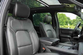Dodge Ram 1500 Dodge Ram 1500 4X4 5.7 V8 4x4 Crew Cab|LPG|BTW|1ste Eig|Limited Night Edition|Etorque|Pano|Luchtvering|Trekhaak|Full Option - afbeelding nr 23