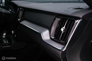 Volvo V60 Volvo V60 2.0 T8 Recharge AWD R-Design | NL auto | DAB+ | CarPlay | Adaptive | Blis | Rijklaar | - afbeelding nr 40