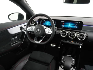 Mercedes-Benz CLA Mercedes-Benz CLA 250e AMG // Panoramadak // Memory // Sfeerverlichting // MultiBeam LED // Keyless // Night Pakket // Augmented Reality - afbeelding nr 18