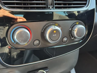 Renault Clio Renault Clio 0.9 TCe Limited 2e Eigenaar,Navi,Airco,Cruise,LM Velgen,PDC Achter,Dealer Onderhouden,N.A.P,APK Tot 01-2026 - afbeelding nr 18