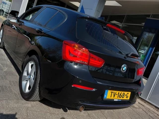 BMW 1 Serie 118i 136pk Automaat Executive Sport-Line | Origineel NL | Navi | Clima | Cruise | Bluetooth Carkit+Streaming | Led Koplampen | Licht+Regensensor | Pdc | Mistlampen | Privacy Glass | 16''lm - afbeelding nr 42