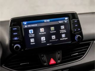 Hyundai i30 (APPLE CARPLAY, NAVIGATIE, CAMERA, CLIMATE, TREKHAAK, SPORTSTOELEN, CRUISE, LM VELGEN, NIEUWSTAAT) - afbeelding nr 27