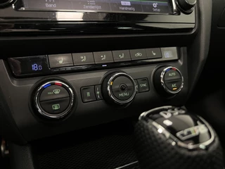 Škoda Octavia Škoda Octavia Combi 2.0 TDI RS /184PK / AUTOMAAT / LEDER / PANODAK / Trekh. 1600KG. - afbeelding nr 16