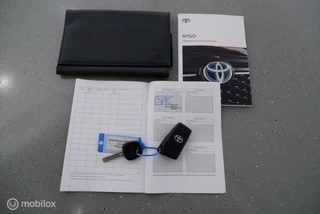 Toyota Aygo Toyota Aygo 1.0 VVT-i 72pk X-Play applecarplay|airco|camera|dab|5drs - afbeelding nr 21