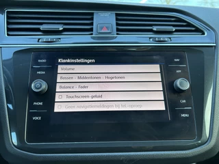 Volkswagen Tiguan 50% deal 10.975,- ACTIE Clima / Carplay / Cruise / Lane Assist - afbeelding nr 37