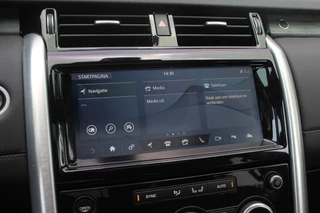 Land Rover Discovery Land Rover Discovery 3.0 Td6 HSE Luxury 7p. / Trekhaak / Panoramadak / 360Camera / 22'' / Volleder / Virtual Cockpit / Stuurverwarming / Keyless / Luchtvering / Meridian / DAB / Stoelverwarming / Cruise Control - afbeelding nr 20