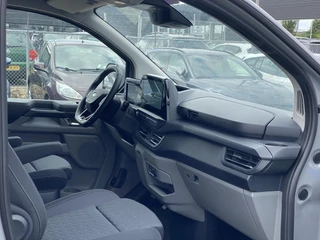 Ford Transit Custom Ford Transit Custom 320 2.5 PHEV L2H1 Limited DC 233pk | Dubbele Cabine | Dubbele zijschuifdeur | 12-weg verstel- en verwarmbare AGR Stoelen | Inklapbare trekhaak | 17 inch lichtmetalen velgen | Driver Assistance Pack Premium  | Verwarmbaar stuurwiel | Bekleding zijwand en achterdeuren (volledig)  | PRIJS EX. BTW INCL. BPM - afbeelding nr 27
