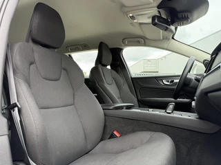 Volvo V60 Volvo V60 2.0 B3 Aut. 163pk MHEV Momentum | Navi | LED | Trekhaak | LMV - afbeelding nr 12