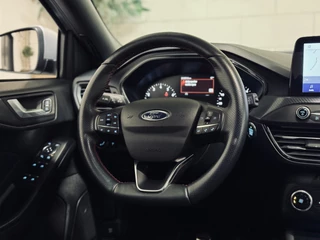 Ford Focus Ford Focus 1.0 EcoBoost ST Line | Panorama | Trekhaak | 1e Eig. - afbeelding nr 24