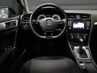 Volkswagen Golf [SCHUIFKANTELDAK, STOELVERWARMING, PDC V+A, CLIMATE CONTROL, BLUETOOTH TELEFOONVERBINDING, NAVIGATIE, NIEUWSTAAT] - afbeelding nr 8