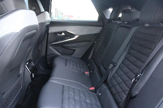 Peugeot 3008 Peugeot 3008 1.2 Hybrid 136PK AUTOMAAT GT | PANORAMISCH SCHUIF/KANTEL DAK | LEDEREN BEKLEDING | STOEL/ACHTERBANK VERWARMING | STOEL KOELING | ELEKTRISCH BEDIENBARE VOORSTOELEN MET GEHEUGENFUNCTIE | ELEKTRISCH BEDIENBARE ACHTERKLEP | 360° CAMERA | MASSAGE STOELEN | 19