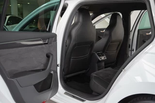 Škoda Superb Skoda Superb Combi 1.4 TSI ACT DSG|2e Eig|SportLine|Trekhaak|Schaalstoel|DAB|Xenon|Dealer Onderhouden - afbeelding nr 36