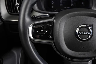 Volvo XC60 Volvo XC60 2.0 T6 Plug-in hybrid AWD Plus Dark | S/K-Panodak | Dig. Cockpit | Adapt. Cruise | Memory Stoelen | Elek. Klep | Stoel-+stuurverw. | 360 Camera | Harman/Kardon | NAV+App. Connect | LM 19
