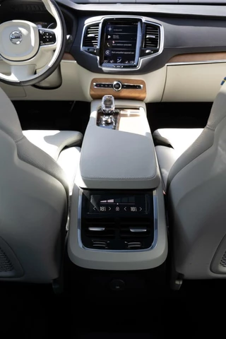 Volvo XC90 Volvo XC90 2.0 T8 Plug-in hybrid AWD Ultra Bright Longrange|Panorama|Trekhaak|H/K Audio - afbeelding nr 15