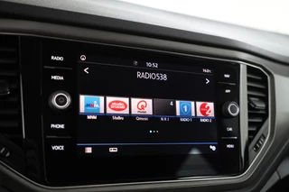 Volkswagen T-Roc Cruise Control, Panoramadak, Trekhaak, Airco, Parkeersensoren - afbeelding nr 13