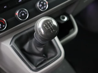 Volkswagen Transporter | Airco | 3-Persoons | Multimedia - afbeelding nr 16