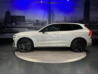 Volvo XC60 Volvo XC60 2.0 T6 Plug-in hybrid AWD Plus Dark *Pano*HKSound*Leder*Memory* - afbeelding nr 7