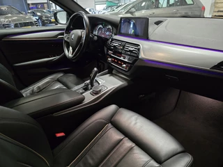 BMW 5 Serie BMW 5-serie Touring 520i High Executive Leder Pano Led HUD Memory M sport 19