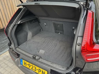 Volvo XC40 Volvo XC40 1.5 T5 Twin Engine R-Design Automaat | Achteruitrijcamera | LED verlichting | Trekhaak uitklapbaar | Stoelverwarming | Climate control | Cruise control adaptief | Dode hoek detectie | Getint glas | Parkeersensoren voor en achter - afbeelding nr 41