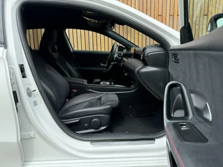 Mercedes-Benz A-Klasse Mercedes A-klasse 200 AMG-styling Automaat | Widescreen Navi | Stoelverwarming | Getint glas | Metallic lak | Parkeersenoren voor en achter | Achteruitrijcamera - afbeelding nr 32