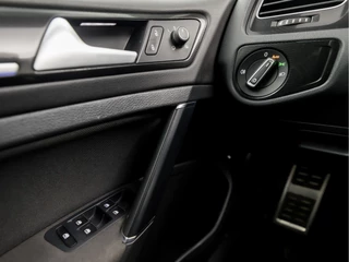 Volkswagen Golf 204Pk Automaat (SCHUIFDAK, APPLE CARPLAY, NAVIGATIE, CLIMATE, STOELVERWARMING, CAMERA, SPORTSTOELEN, GETINT GLAS, CRUISE, NIEUWE APK, NIEUWSTAAT) - afbeelding nr 24