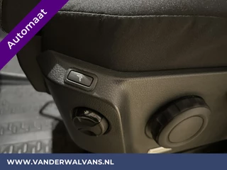 Volkswagen Crafter Volkswagen Crafter 2.0 TDI 141pk Automaat L3H3 L2H2 Euro6 Airco | Camera | Navigatie | 3000kg Trekhaak | Cruisecontrol Chauffeursstoel, Parkeersensoren, Stoelverwarming, Bijrijdersbank - afbeelding nr 17