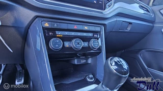 Volkswagen T-Roc Volkswagen T-Roc 1.5 TSI R-LINE 52834 KM NAVI HOOGZITTER!!! - afbeelding nr 18