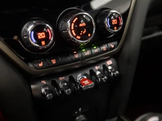 MINI Countryman 192Pk Automaat (GROOT NAVI, CLIMATE, LEDER, STOELVERWARMING, SPORTSTOELEN, LED KOPLAMPEN, ZWART HEMEL, CRUISE, NIEUWE APK, NIEUWSTAAT) - afbeelding nr 27