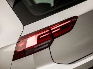 Volkswagen Golf (APPLE CARPLAY, VIRTUAL COCKPIT, GROOT NAVI, KEYLESS, SFEERVERLICHTING, SPORTSTOELEN, STOELVERWARMING, LED KOPLAMPEN, LANE ASSIST, NIEUWSTAAT) - afbeelding nr 32