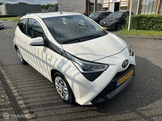 Toyota Aygo Toyota Aygo 1.0 VVT-i x-joy - afbeelding nr 2