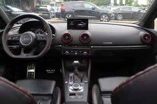 Audi RS3 Audi RS3 Limousine 2.5 TFSI quattro / Full option! / Panoramadak / Camera / RS Seats / 19'' / Matrix LED / Virtual Cockpit / B&O / DAB / Audi Magnetic Ride / Navigatie / Stoelverwarming / ACC - afbeelding nr 2