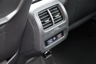 Volkswagen Touran Volkswagen Touran 1.5 TSI R-line 7pers. CAMERA STOELVERW. - afbeelding nr 23
