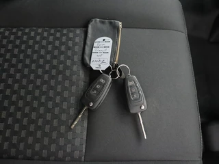 Ford Transit Ford Transit 2.0TDCi 185PK L3H2 | Kastinrichting | Trekhaak | Airco | Cruise | 3-Persoons - afbeelding nr 5